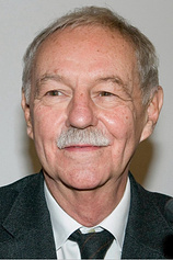 photo of person Eduardo Mendoza