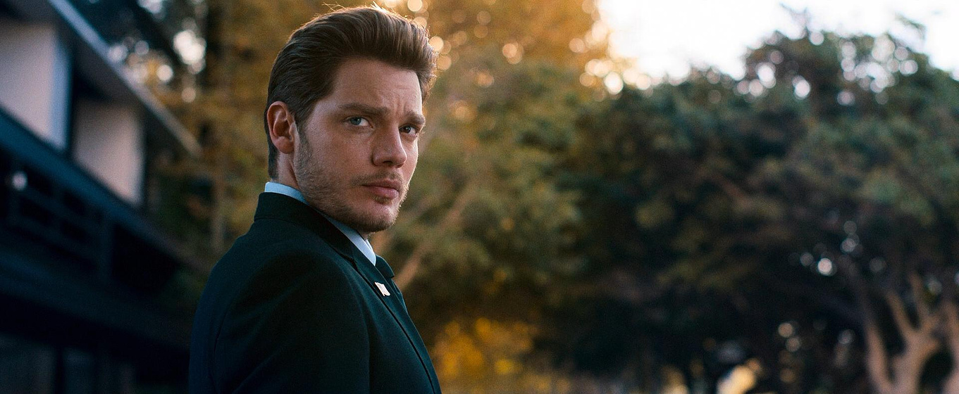 Dominic Sherwood en eraser-reborn