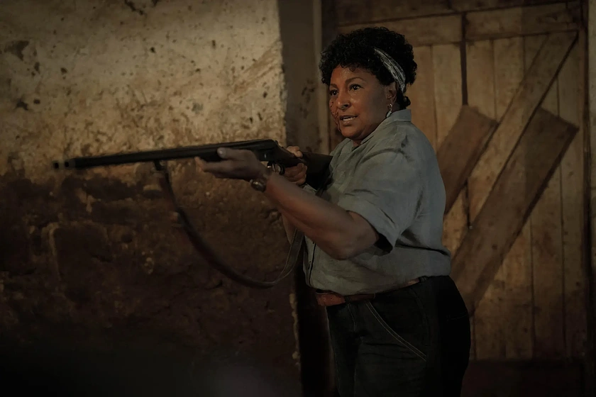Pam Grier en Cementerio Viviente: Los Orígenes