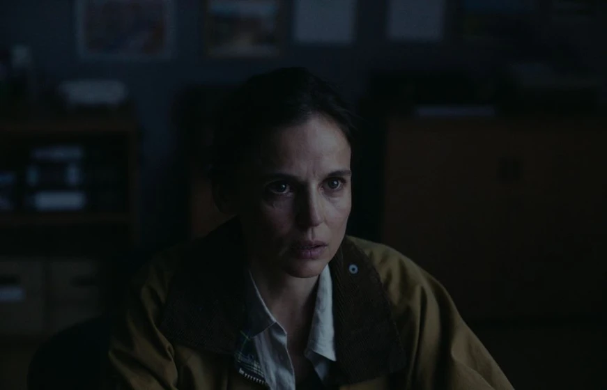 Elena Anaya en jaula