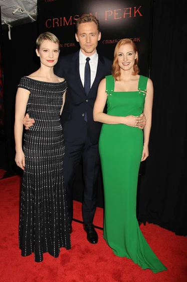 Tom Hiddleston, Jessica Chastain y Mia Wasikowska en la-cumbre-escarlata (Premiere en New York. Octubre 2015)