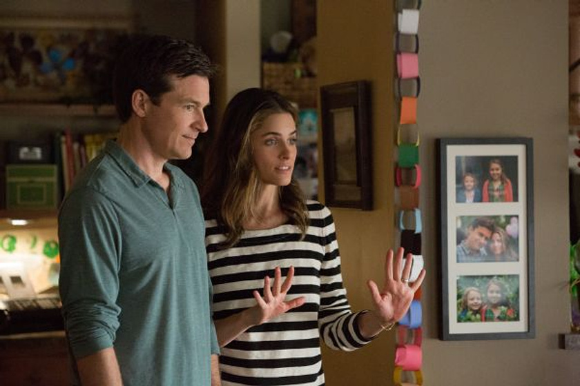 Amanda Peet y Jason Bateman en Por la cara