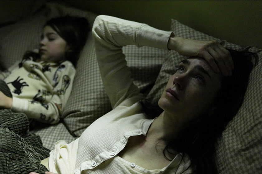 Jennifer Connelly y Ariel Gade en Dark Water (La Huella)