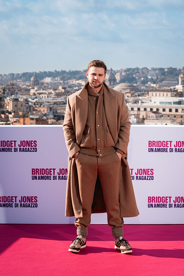 Leo Woodall en Bridget Jones: Loca por él (Premiere en Roma. Febrero 2025)