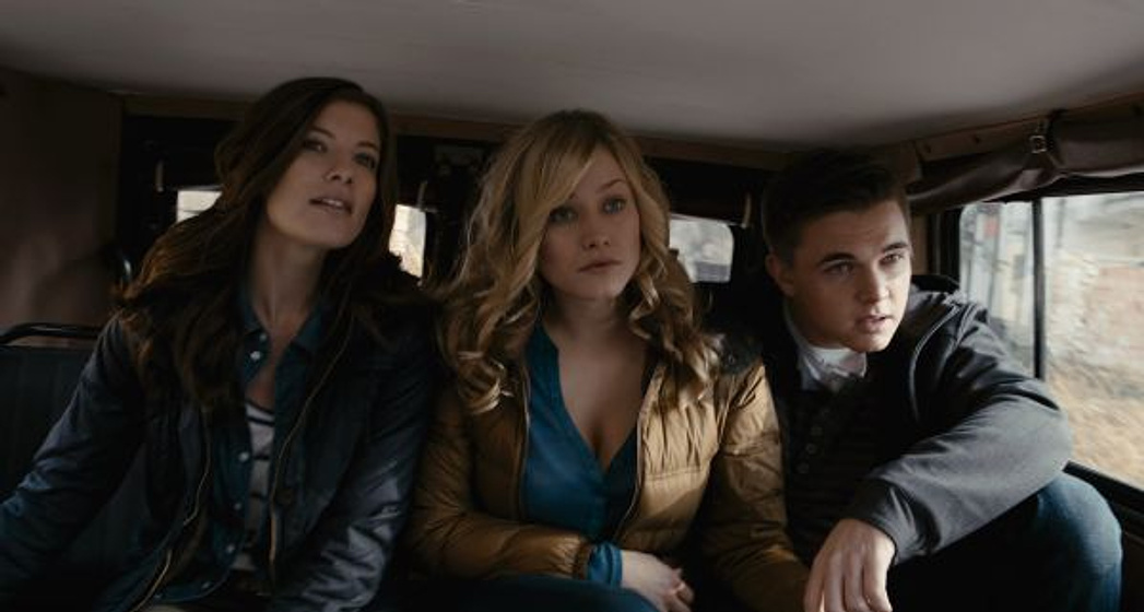 Jesse McCartney, Olivia Dudley y Devin Kelley en Atrapados en Chernobyl