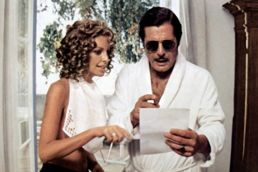 Marcello Mastroianni y Sydne Rome en que