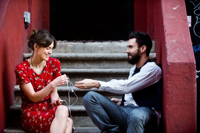 Keira Knightley y Adam Levine en begin-again