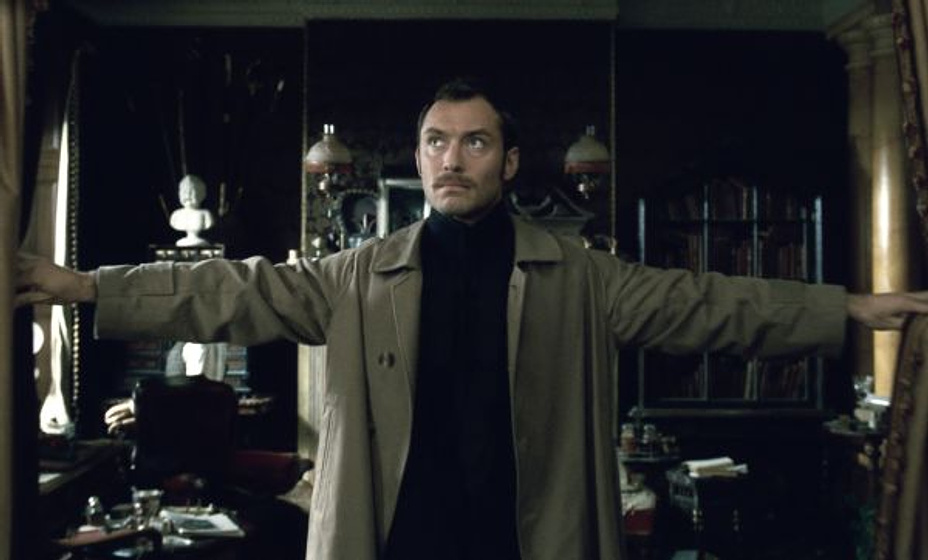 Jude Law en Sherlock Holmes: Juego de sombras