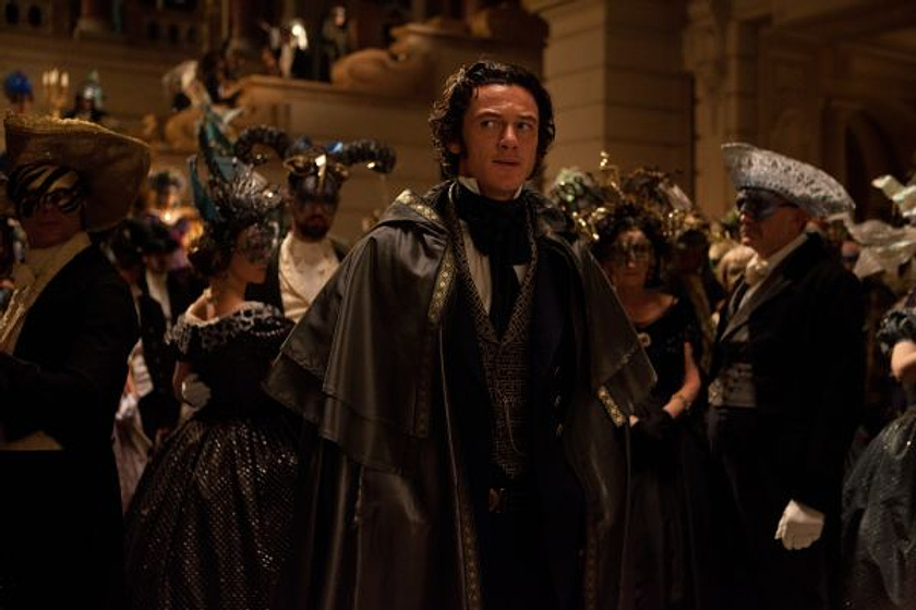Luke Evans en El Enigma del cuervo