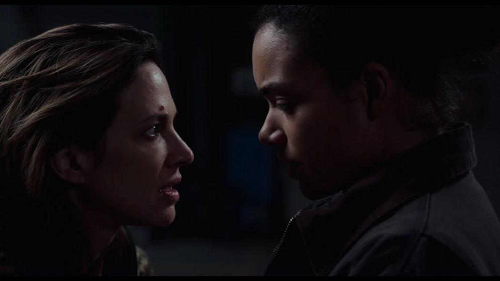 Asia Argento y Sonia Bonny en the-book-of-joy