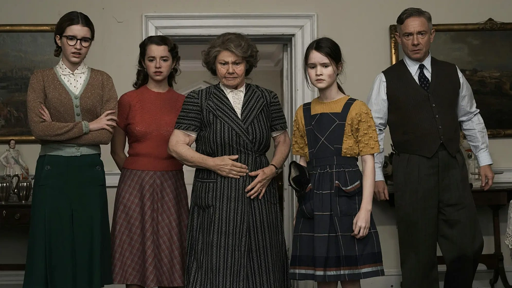 Martin Freeman, Annette Badland y Isla Gie en flavia