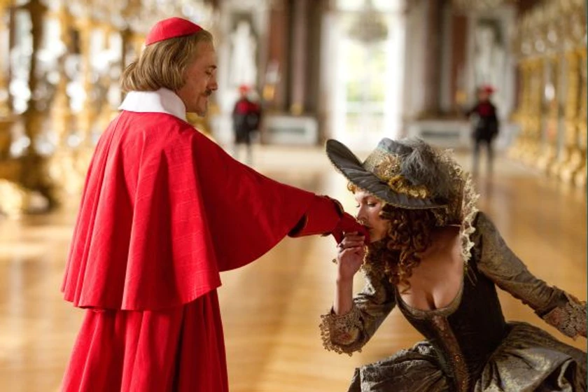 Milla Jovovich y Christoph Waltz en Los Tres Mosqueteros