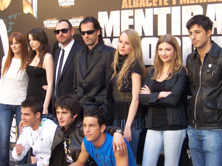 Alfonso Albacete, David Menkes, Ana de Armas, Hugo Silva, Mario Casas, Miriam Giovanelli, Yon González y Esmeralda Moya en Mentiras y Gordas (Rueda de prensa en Madrid. Marzo 2009)