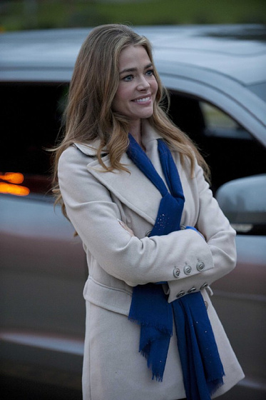 Denise Richards en El Lago Azul. El Despertar
