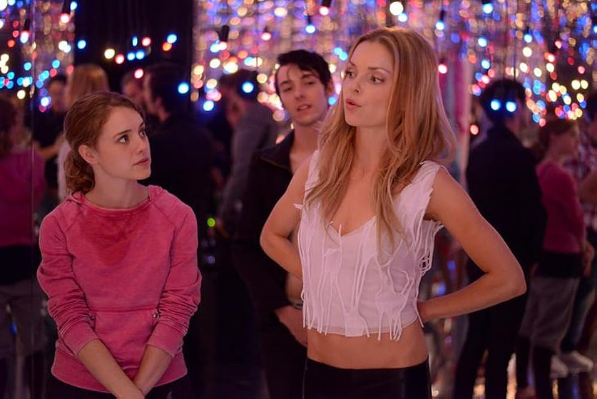 Izabella Miko y Laura Wiggins en hambre-al-limite