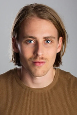 picture of actor Devin Brochu