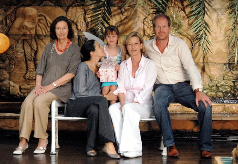 Suzanne von Borsody, Bettina Zimmermann, Gertrud Roll, Guntbert Warns y Franziska Neiding en Cita Misteriosa en Bangkok
