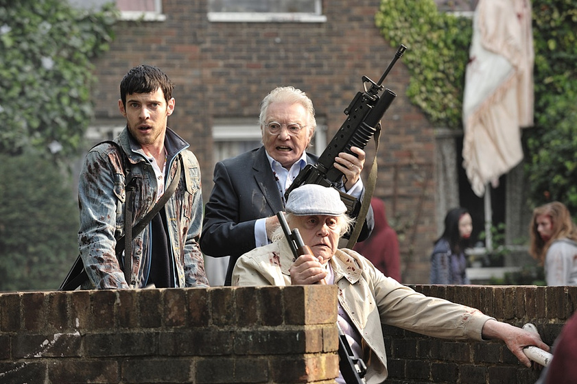 Alan Ford, Dudley Sutton y Harry Treadaway en Invasión Zombie