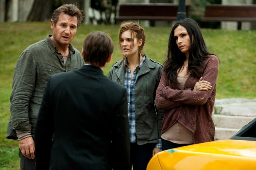 Famke Janssen, Liam Neeson y Maggie Grace en Venganza: Conexión Estambul