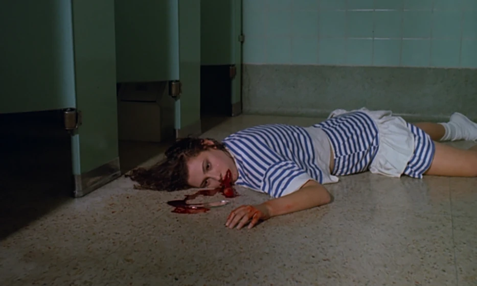 Charlie Spradling en la-maldicion-del-espejo