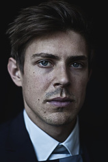 picture of actor Chris Lowell