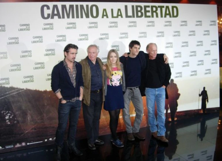 Ed Harris, Peter Weir, Colin Farrell, Jim Sturgess y Saoirse Ronan en camino-a-la-libertad (Photocall en Madrid. Diciembre 2010)