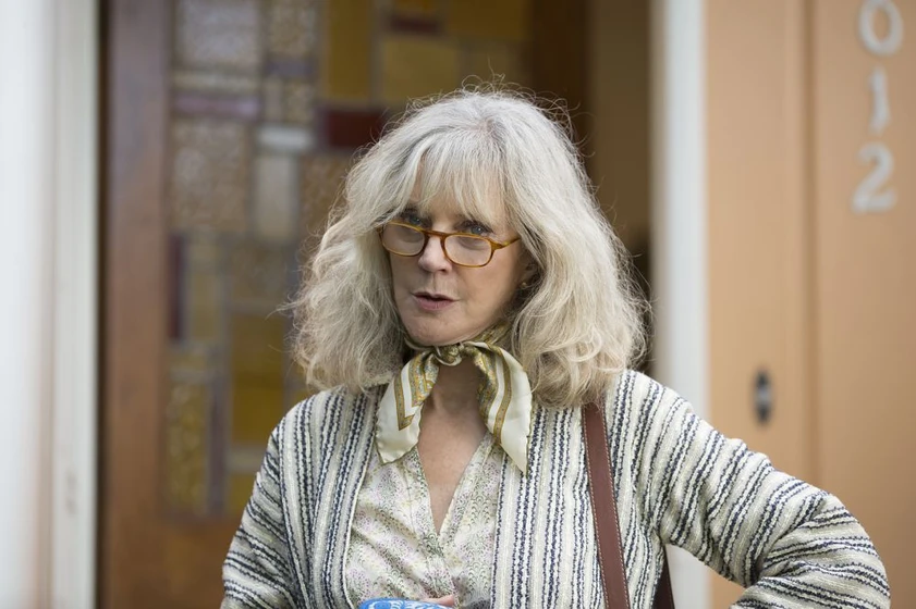 Blythe Danner en el-asesinato-de-un-gato