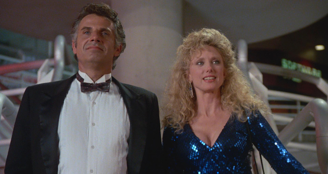 Morgan Fairchild y Jonathan Goldsmith en Pacto en la Sombra