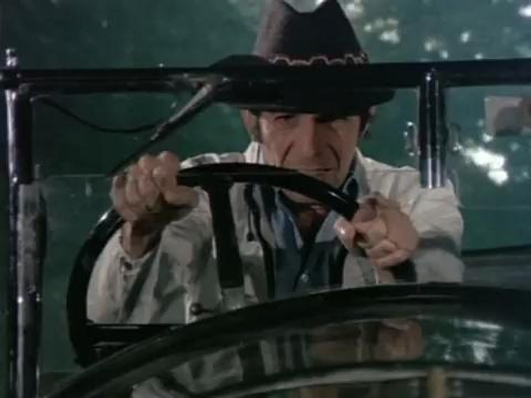 Leonard Nimoy en el-amuleto-del-diablo