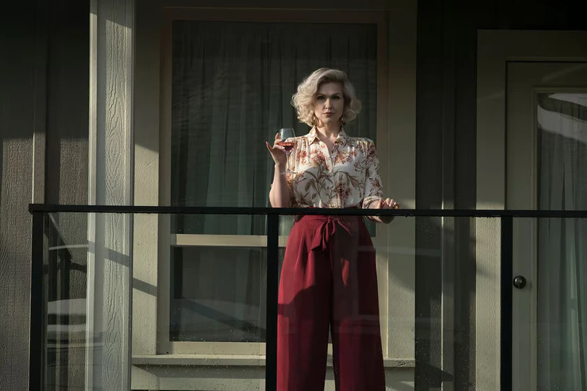 Jenn Lyon en la-vecina-de-la-ventana