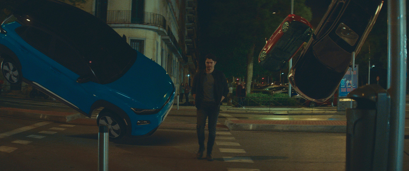 Henry Golding en Daniela Forever