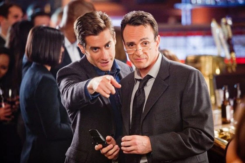 Jake Gyllenhaal y Hank Azaria en amor-y-otras-drogas
