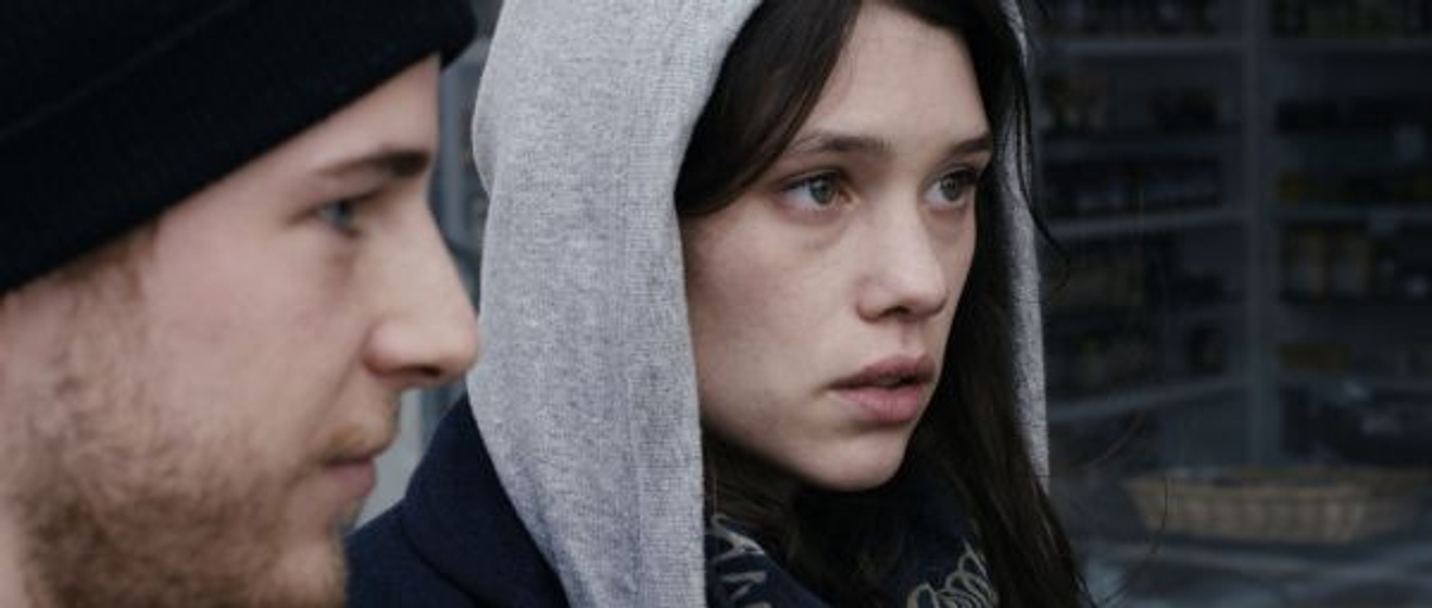 Álvaro Cervantes y Astrid Berges-Frisbey en El Sexo de los ángeles