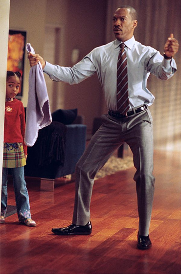Eddie Murphy y Yara Shahidi en Imagine