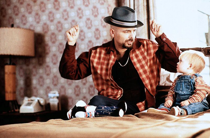 Joe Pantoliano en El Peque se va de Marcha