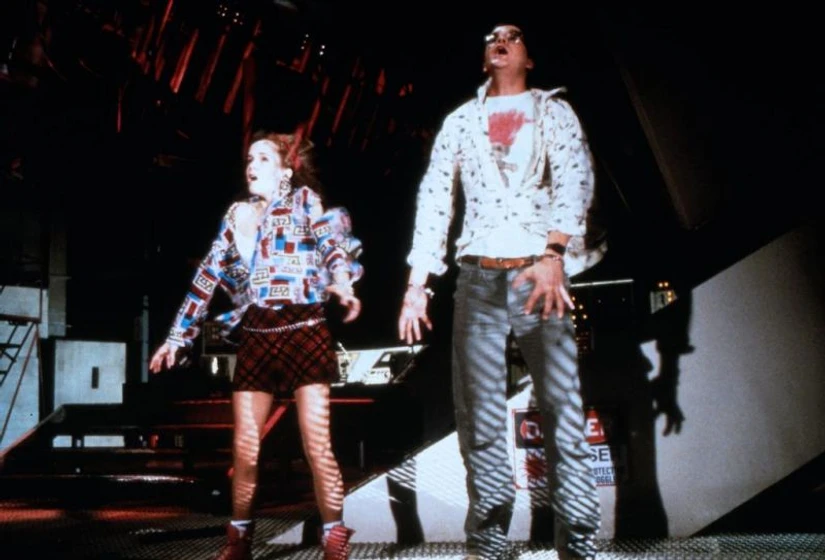 Tim Robbins y Lea Thompson en Howard... un nuevo héroe