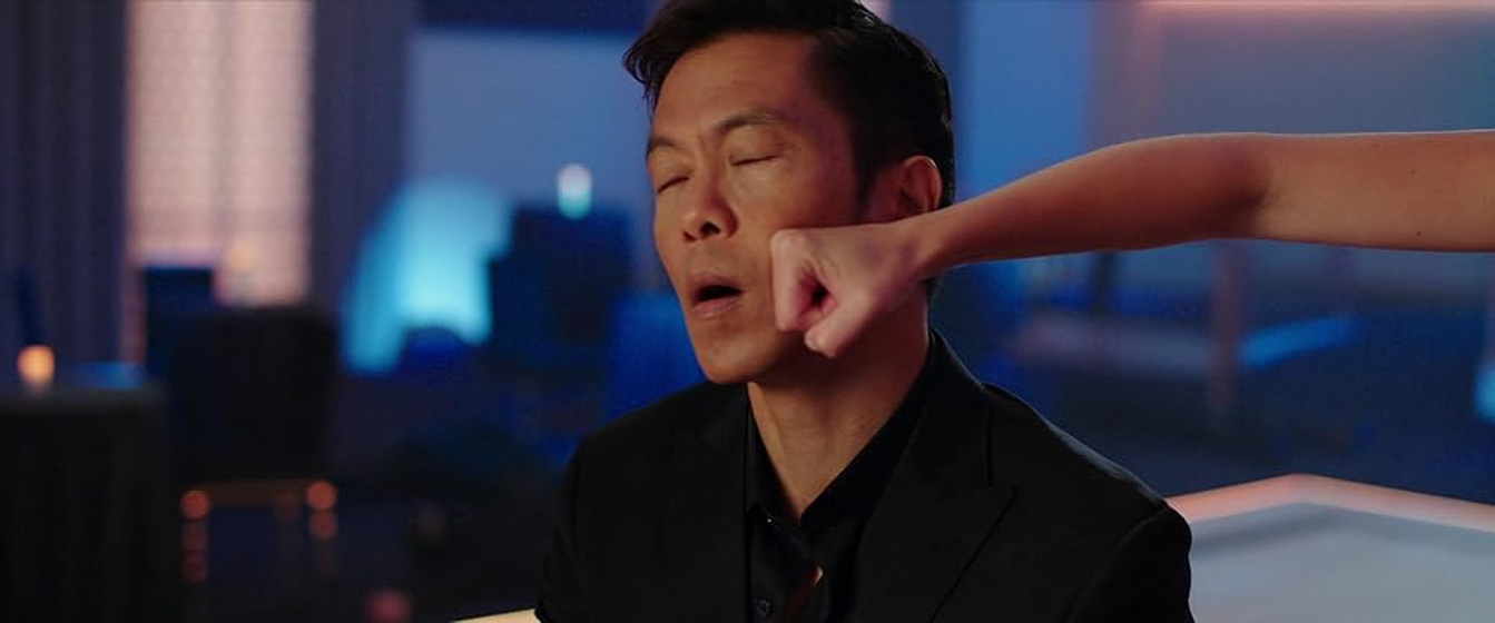 Byron Mann en dark-asset