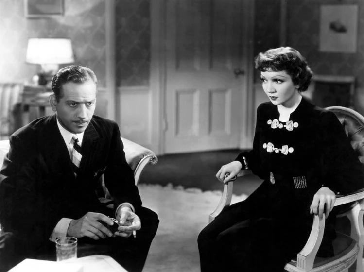 Melvyn Douglas y Claudette Colbert en sucedio-una-vez