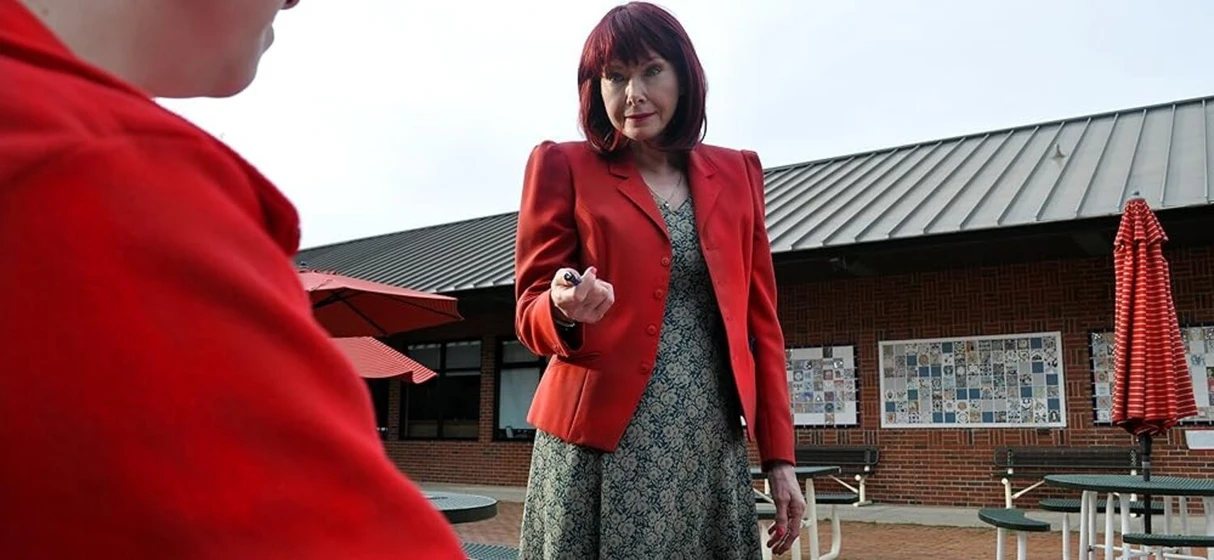 Lynn Lowry en the-house-of-covered-mirrors