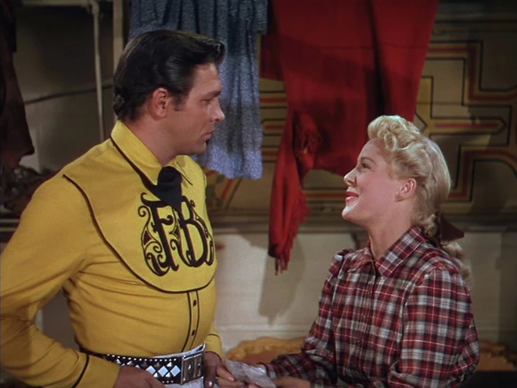 Howard Keel y Betty Hutton en la-reina-del-oeste