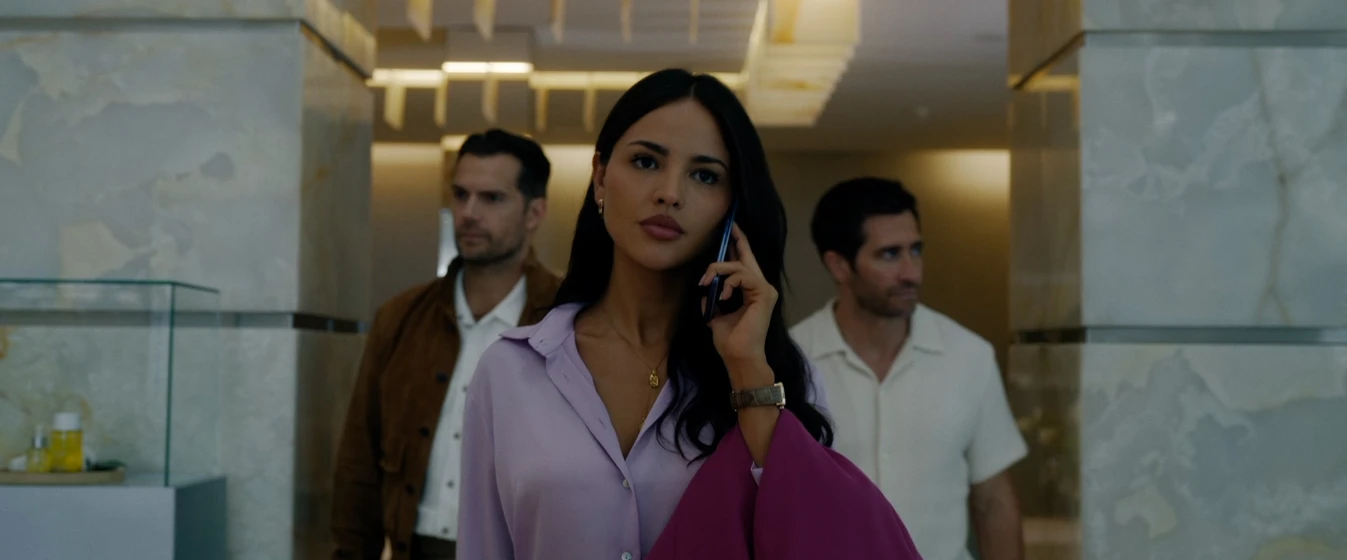 Jake Gyllenhaal, Henry Cavill y Eiza González en en-la-zona-gris