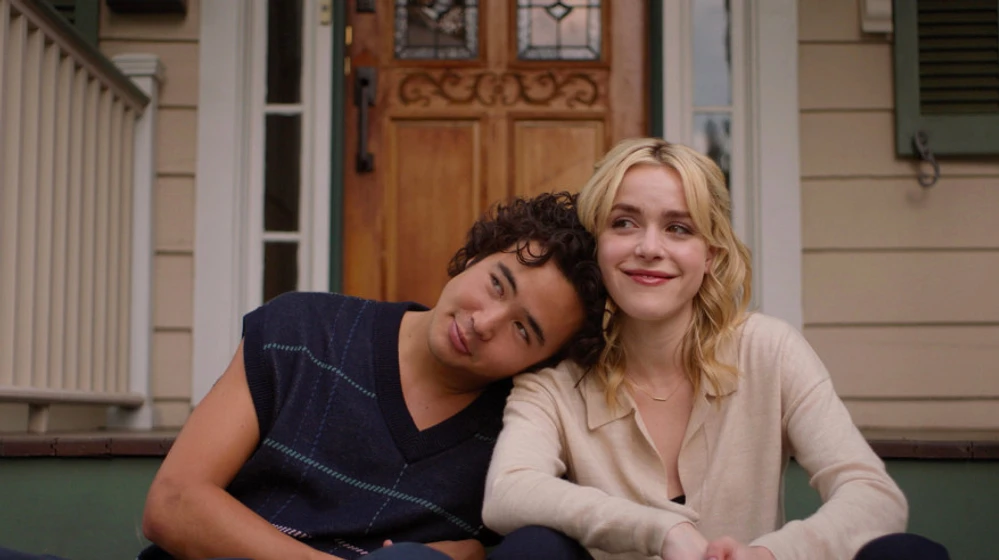 Kiernan Shipka y Nico Hiraga en sweethearts