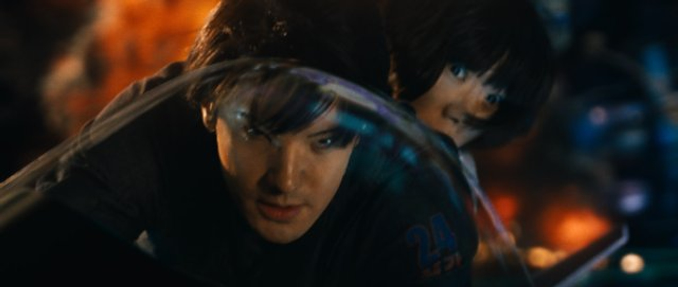 Doona Bae y Jim Sturgess en El Atlas de las nubes