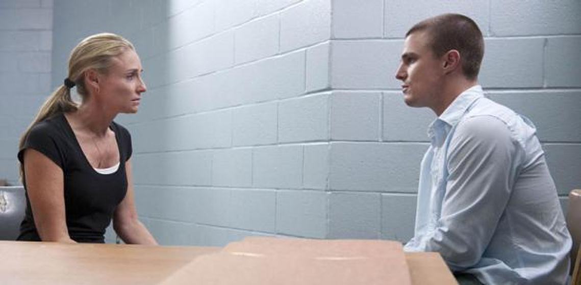 Tracy Pollan y Stephen Amell en Justicia para Natalee
