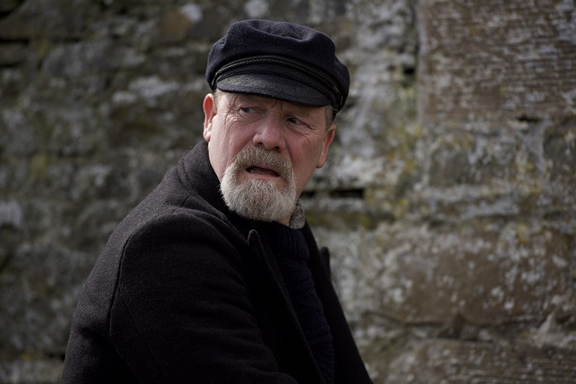Peter Mullan en Keepers. El Misterio del Faro