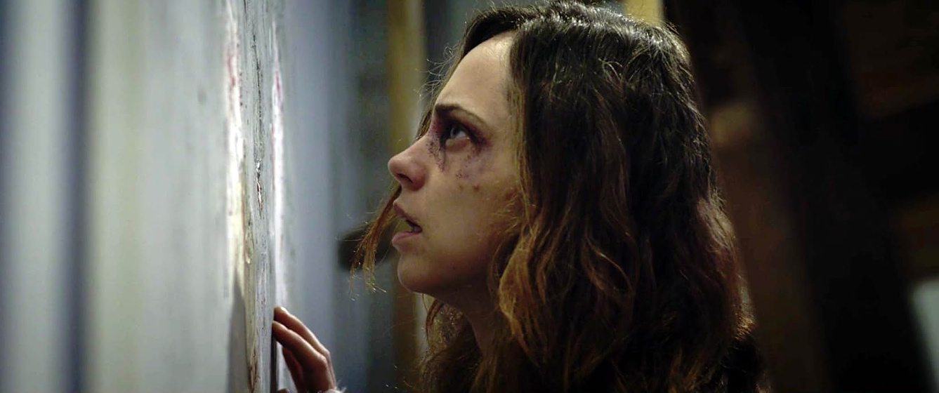 Fiona Dourif en Don't Look at the Demon