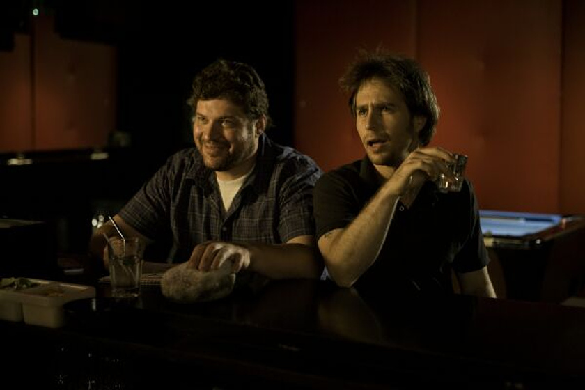 Sam Rockwell y Brad William Henke en Asfixia