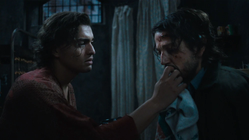 Diego Luna y Tonatiuh en el-beso-de-la-mujer-arana-2025