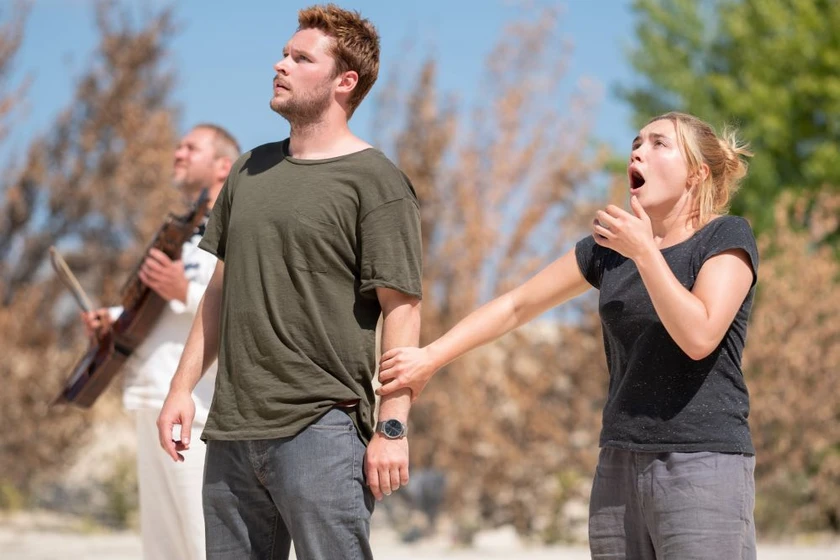 Jack Reynor y Florence Pugh en midsommar