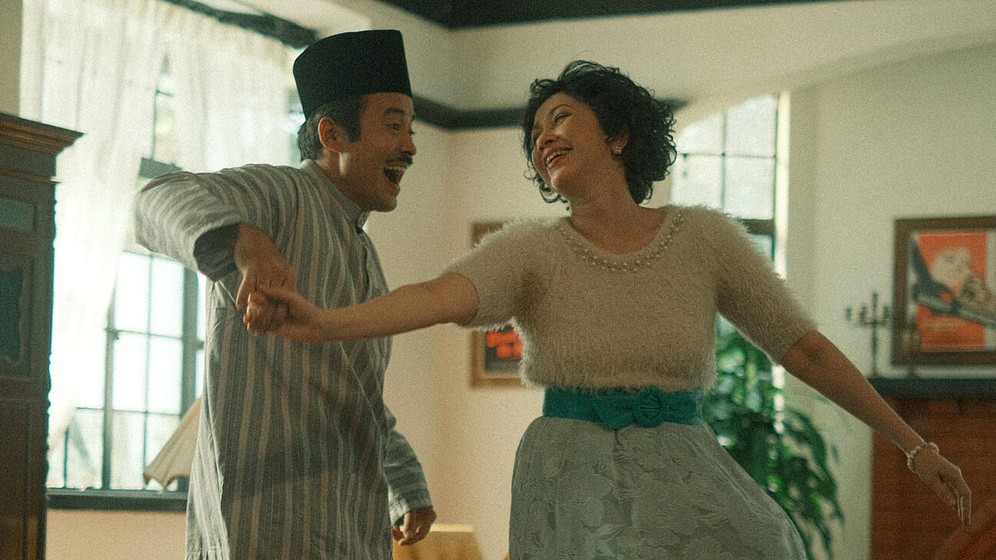 Tony Eusoff y Sofia Jane en Finding Ramlee